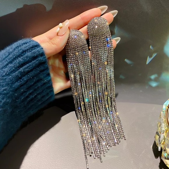 White gold plated rhinestone long tassels earrings - Picture 2 of 4